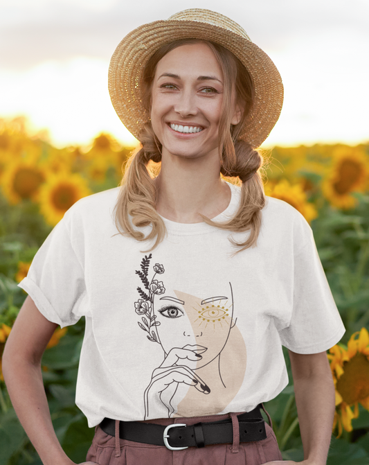 t-shirt à design portrait abstrait d'une femme